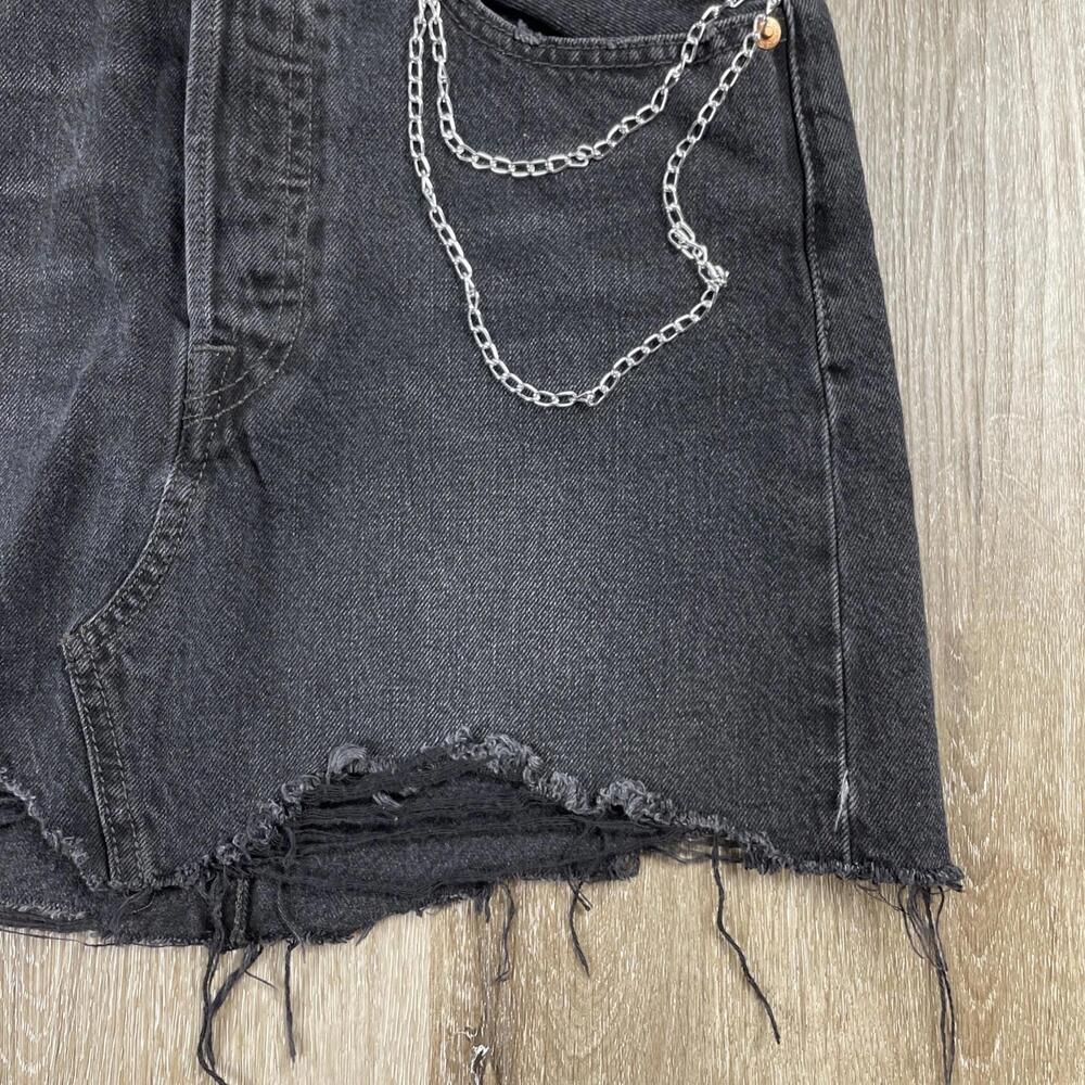 Levi’s Premium Black Denim Skirt W24 Raw Hem Grunge Chain PC9 34963-0027 - Picture 4 of 16